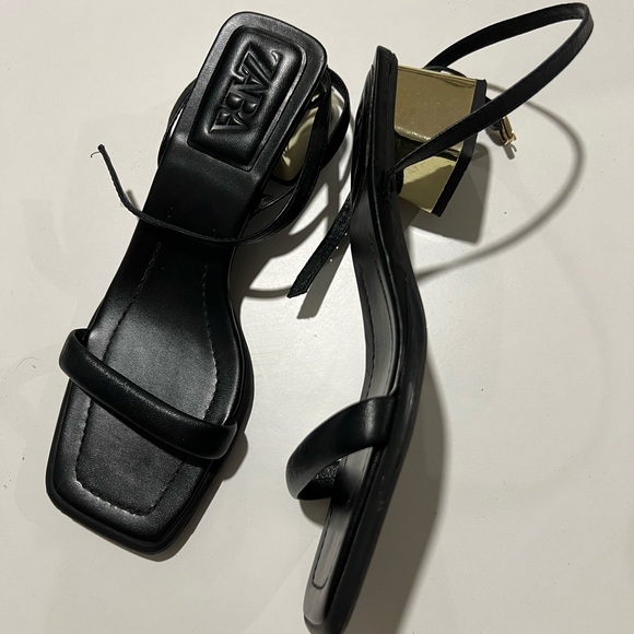 ZARA Elegant Black Strappy Sandals - Picture 5 of 7